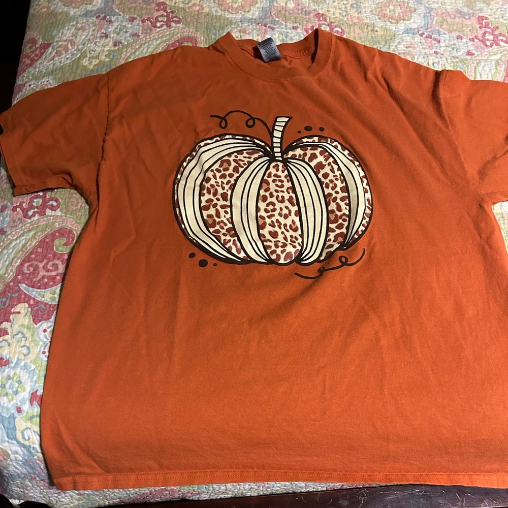 XL pumpkin tee shirt.